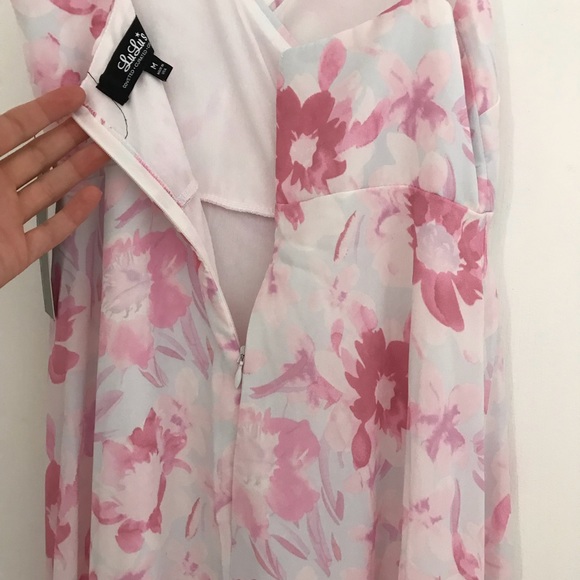 Lulu’s floral maxi length dress, size M, w/tags - Picture 4 of 4
